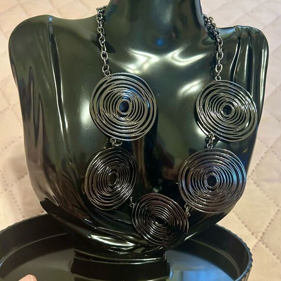 NWT Black Spiral Statement Necklace - Picture 6 of 16